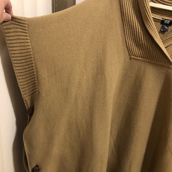 H&M Sweater/Poncho/Shawl, Beige, One Size EUC - Picture 5 of 8